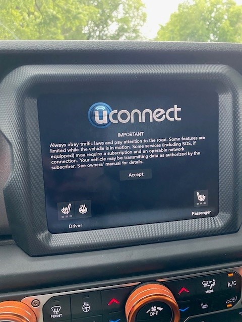 Phone Features, Jeep Uconnect®